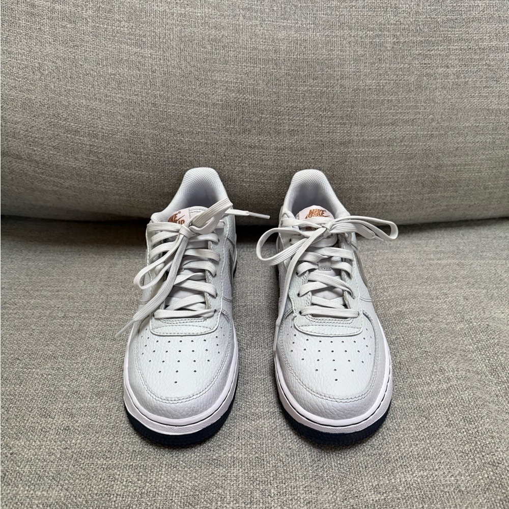 Nike | Air Force 1 GS Pure Platinum Barely Grape/Grey Low-Rise Size 7Y/W8.5 - Picture 7 of 7
